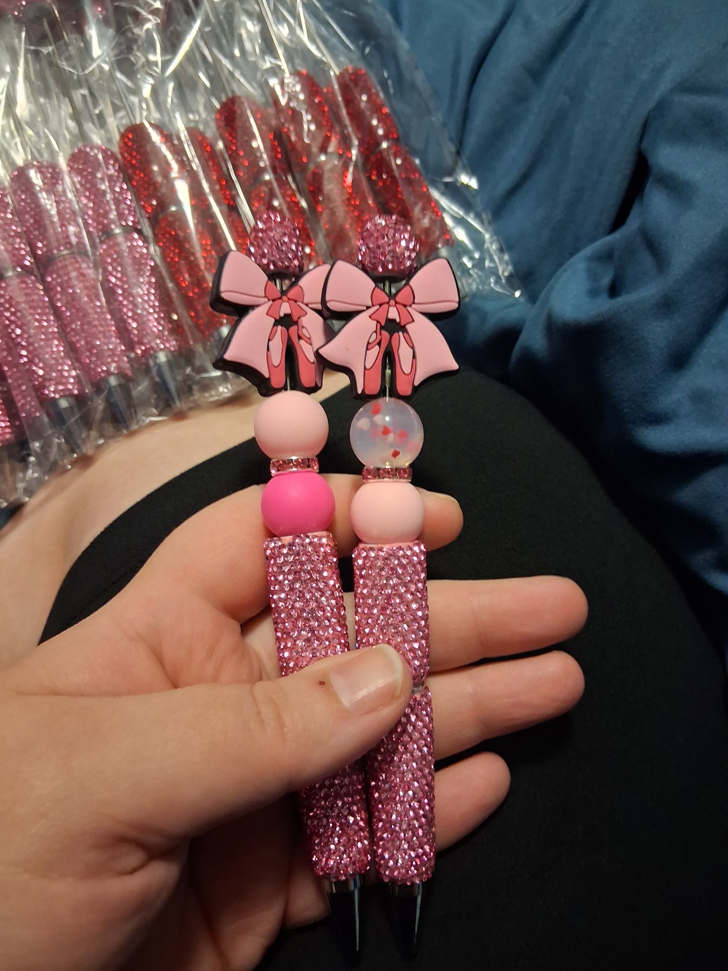 Pink dance bow pen