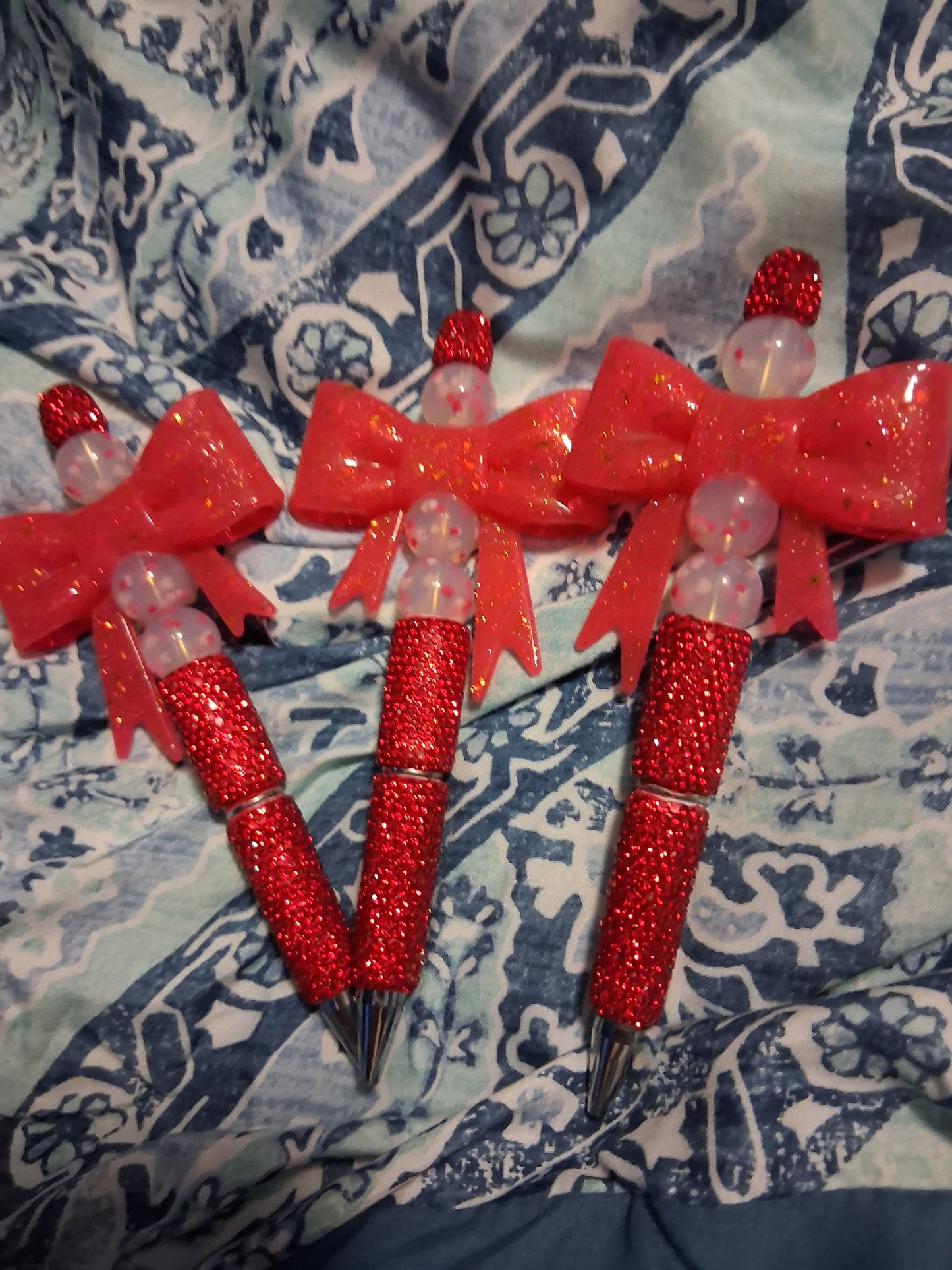 Red glitter bow pen