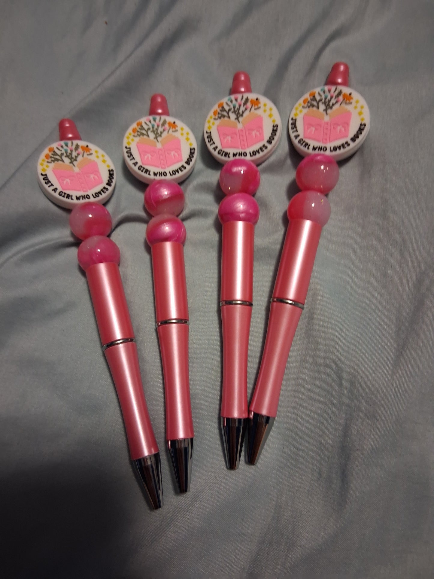 Just a girl who loves books pen