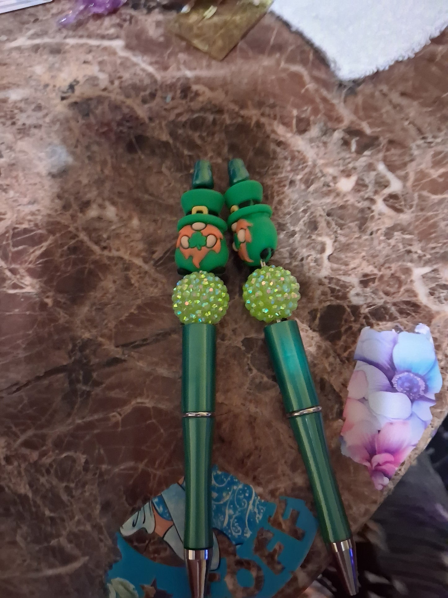 Shamrock gnome pen